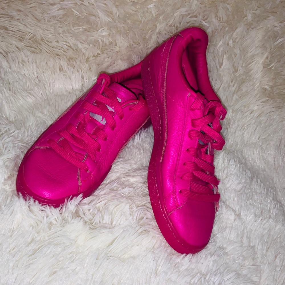 NEON PINK PUMAS 💗
